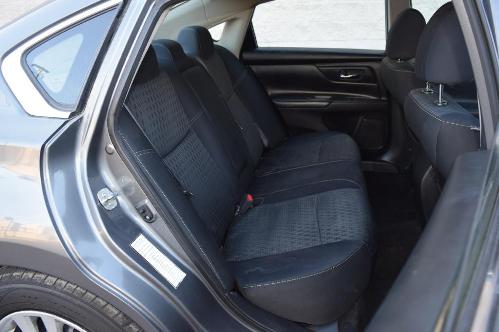2016 Nissan Altima Image 9