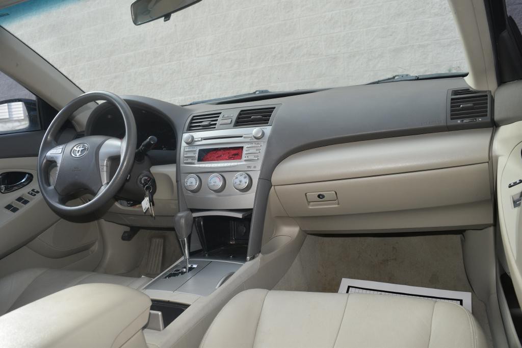 2010 Toyota Camry Image 12