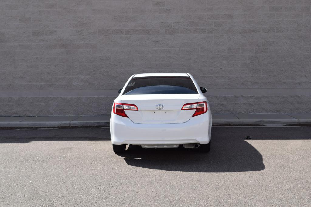 2012 Toyota Camry Image 2