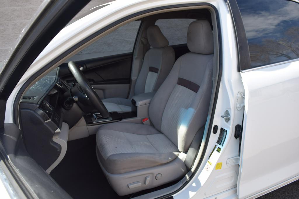 2012 Toyota Camry Image 6