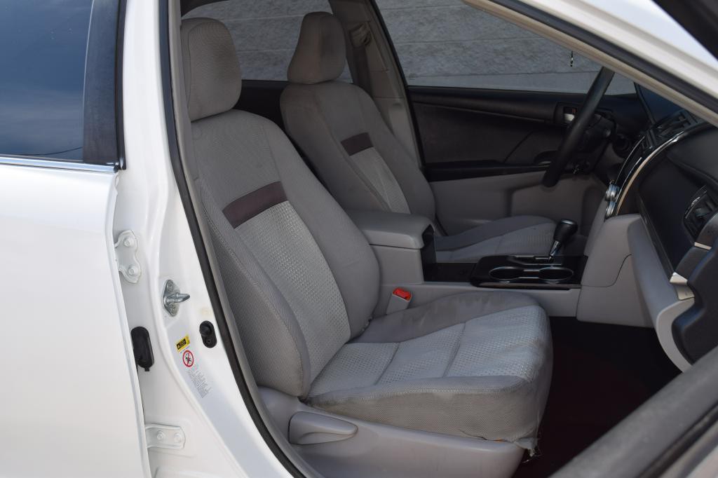 2012 Toyota Camry Image 8