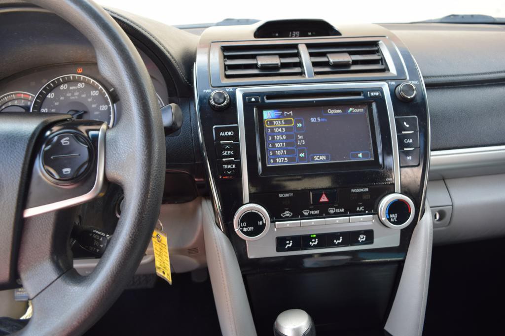 2012 Toyota Camry Image 13
