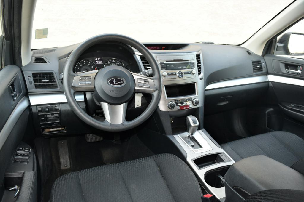 2011 Subaru Outback Image 10