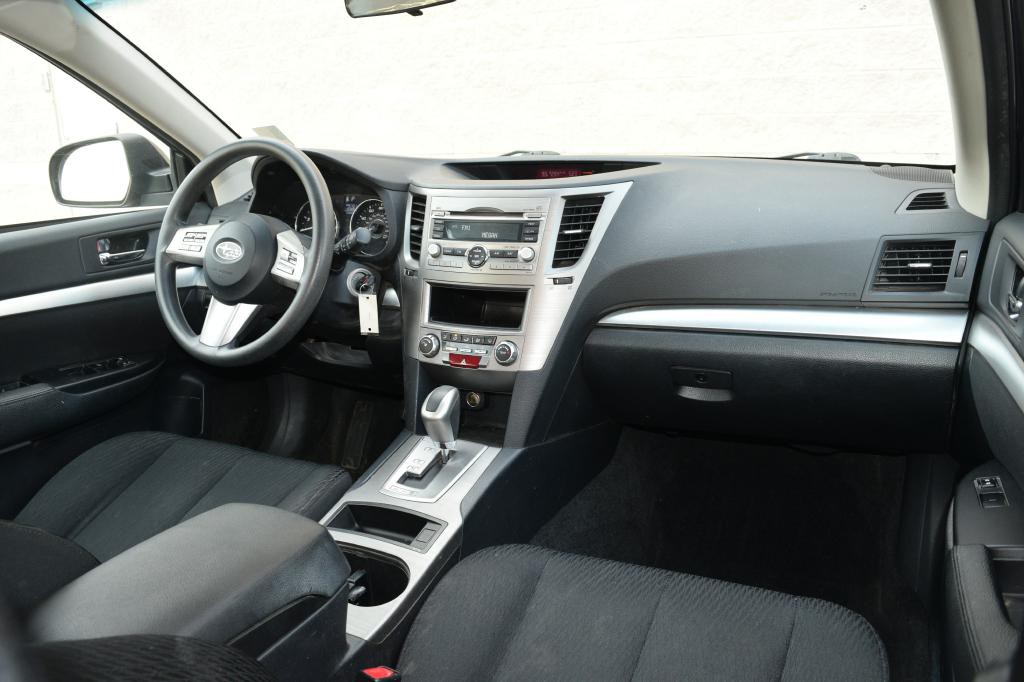 2011 Subaru Outback Image 12
