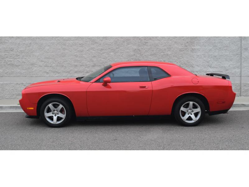 2010 Dodge Challenger Image 2