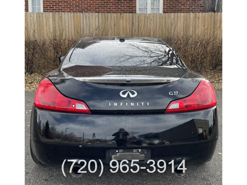 2011 INFINITI G37 Image 7