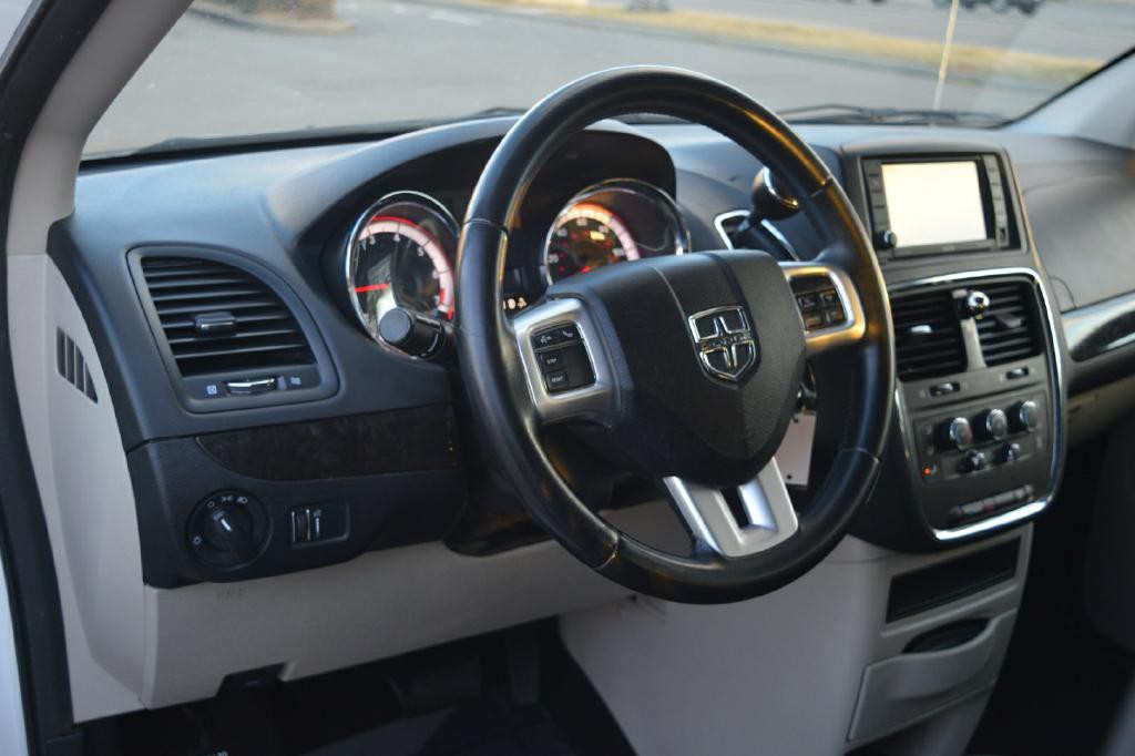 2017 Dodge Grand Caravan Image 3