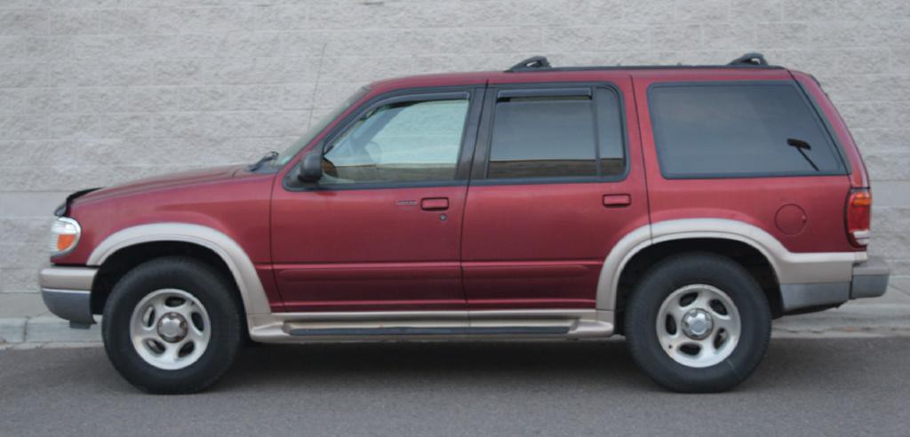 2000 Ford Explorer Image 2