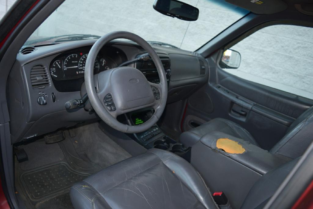 2000 Ford Explorer Image 4