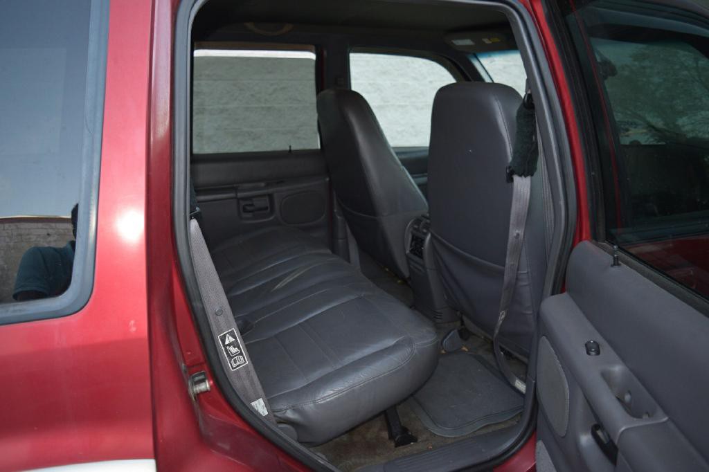 2000 Ford Explorer Image 8
