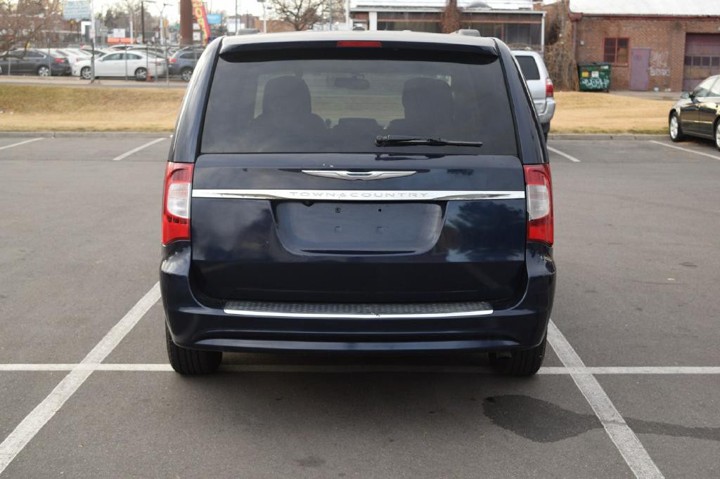 2013 Chrysler Town & Country Image 12