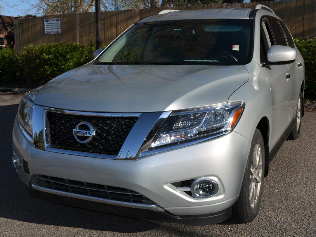 2015 Nissan Pathfinder Image 2