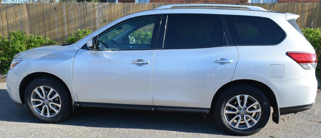 2015 Nissan Pathfinder Image 9