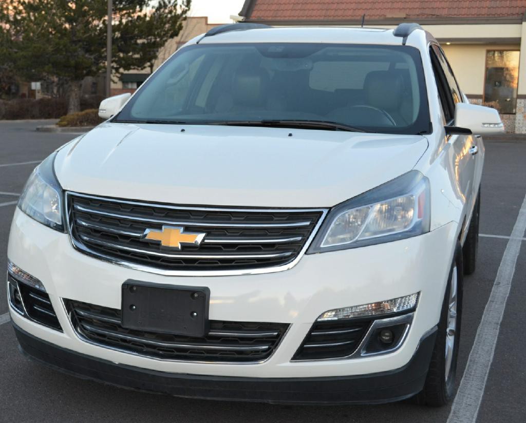 2013 Chevrolet Traverse Image 2