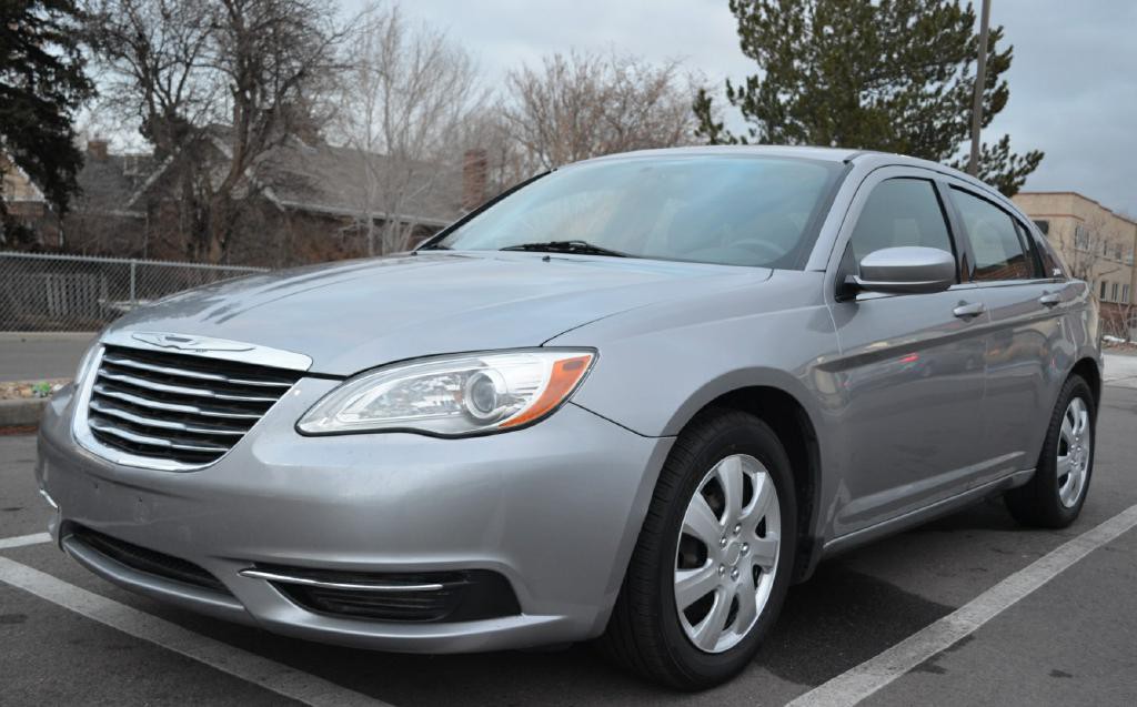 2014 Chrysler 200 Image 5