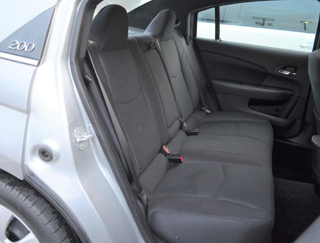 2014 Chrysler 200 Image 8