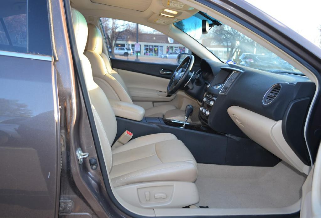 2012 Nissan Maxima Image 8