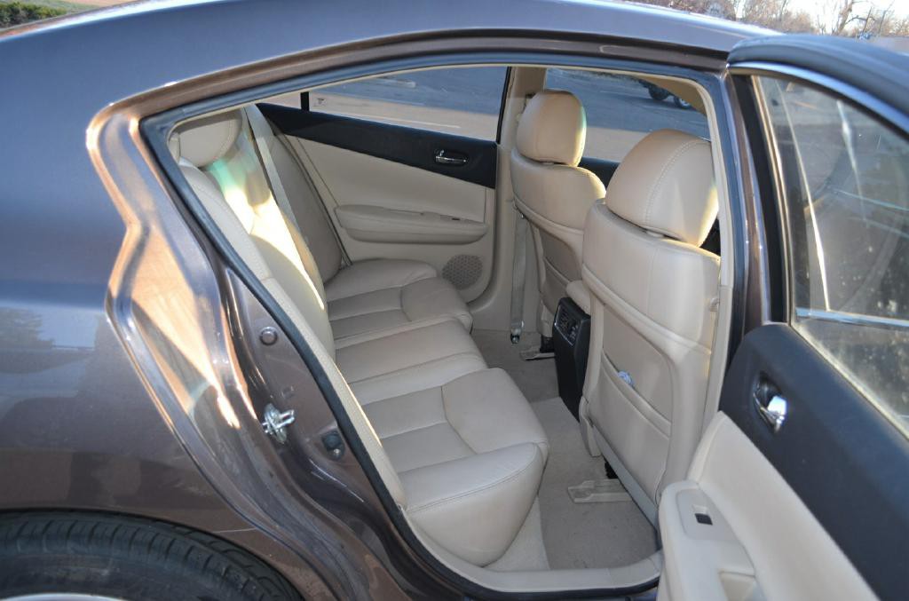 2012 Nissan Maxima Image 9