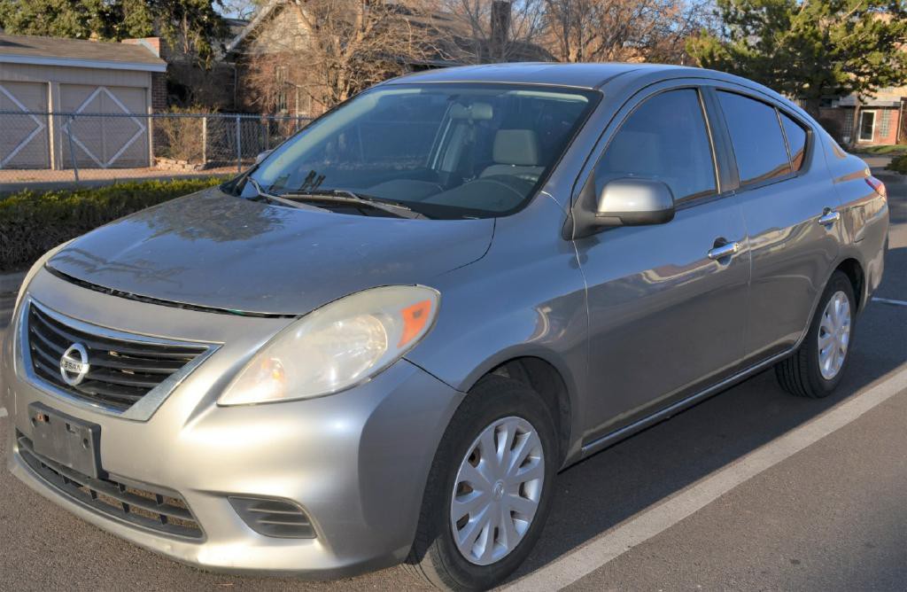 2012 Nissan Versa Image 2