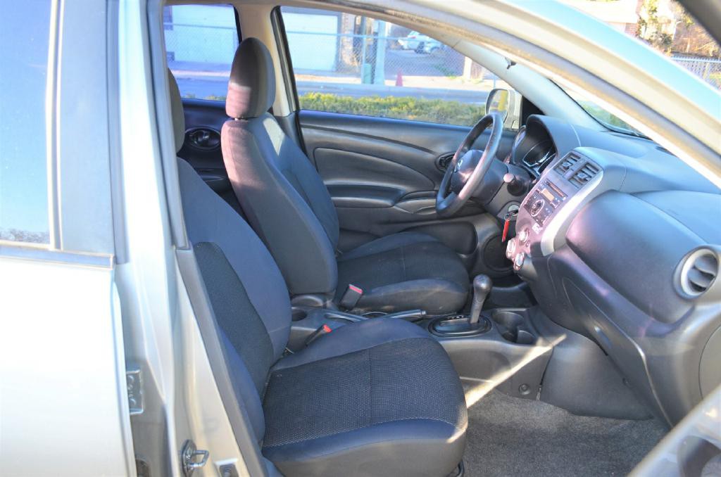 2012 Nissan Versa Image 4