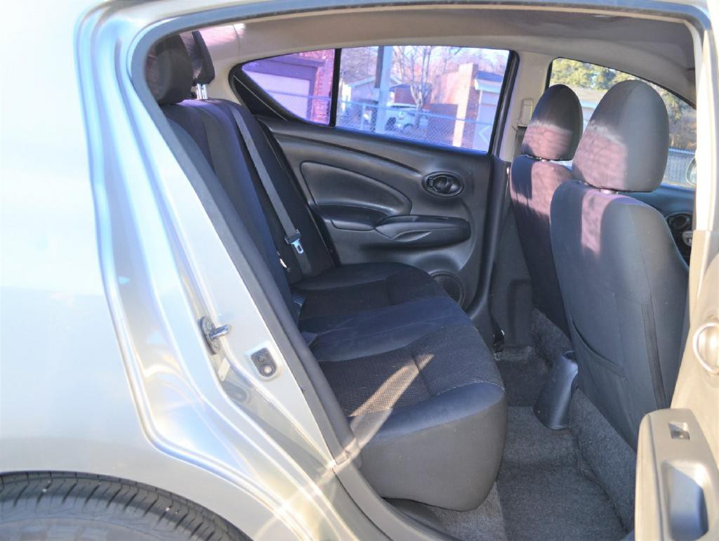 2012 Nissan Versa Image 5