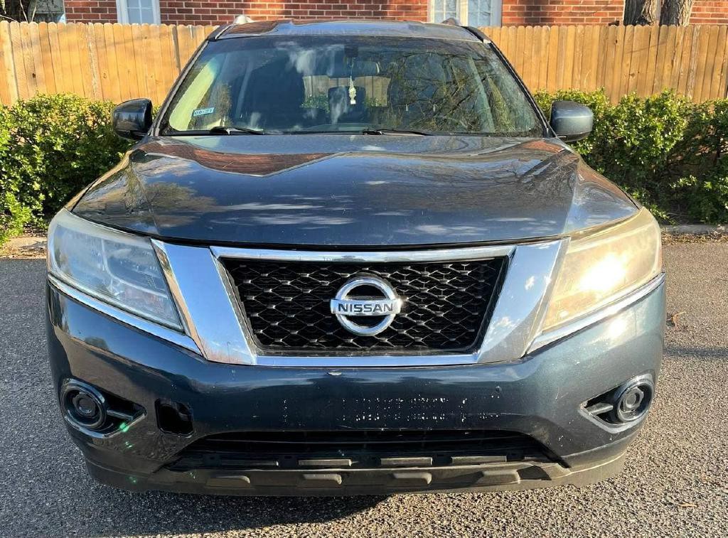 2014 Nissan Pathfinder Image 2