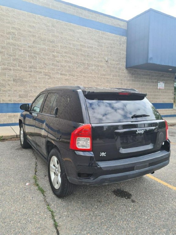 2012 Jeep Compass Image 12