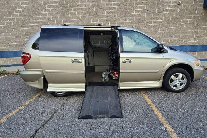 2006 Dodge Grand Caravan Image 1