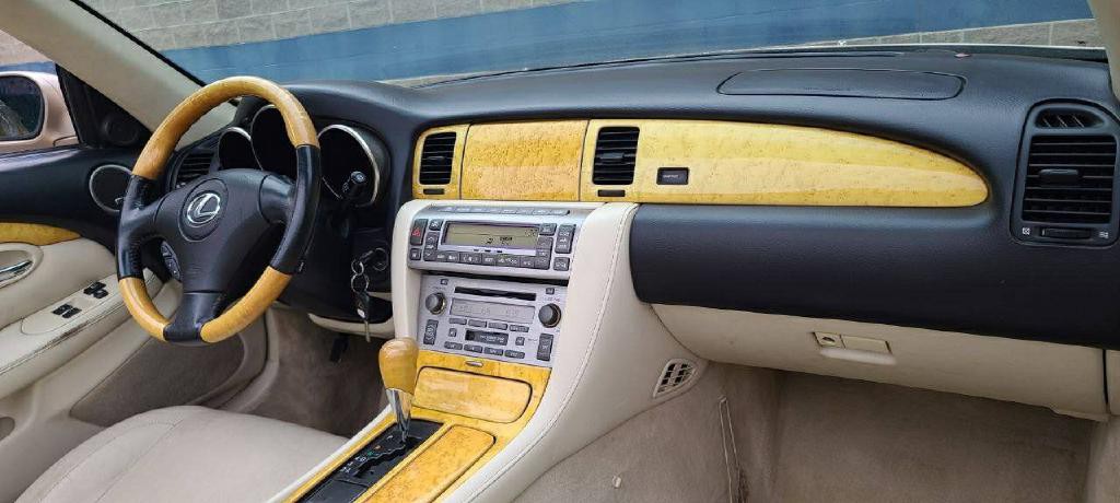 2005 Lexus SC 430 Image 9