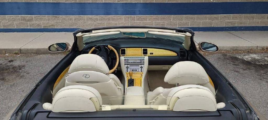 2005 Lexus SC 430 Image 10