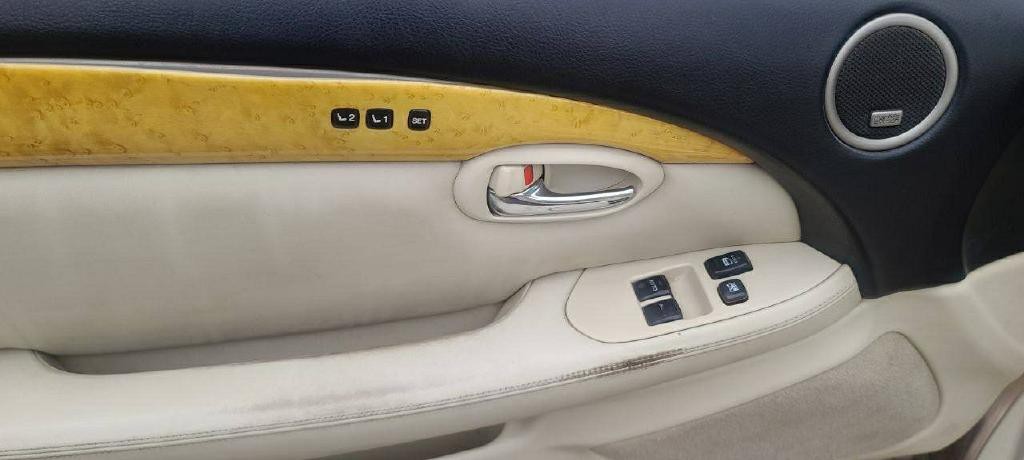 2005 Lexus SC 430 Image 12