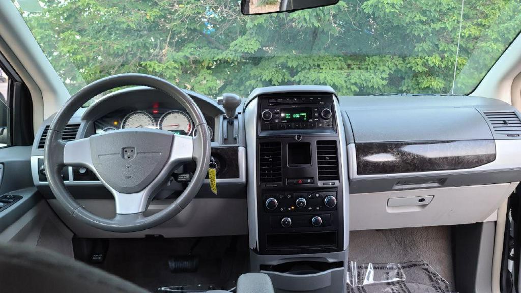 2010 Dodge Grand Caravan Image 9