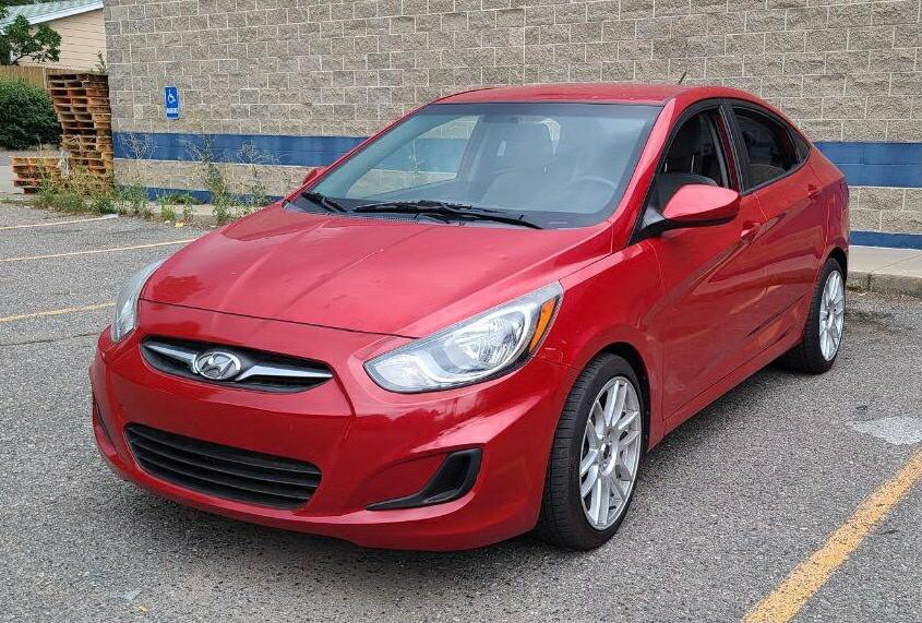 2013 Hyundai Accent Image 2