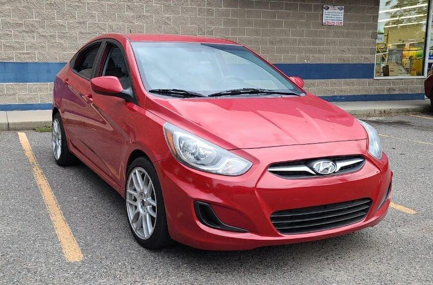 2013 Hyundai Accent Image 3