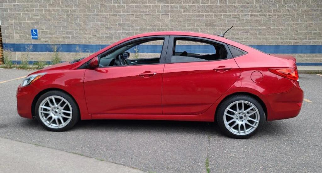 2013 Hyundai Accent Image 6