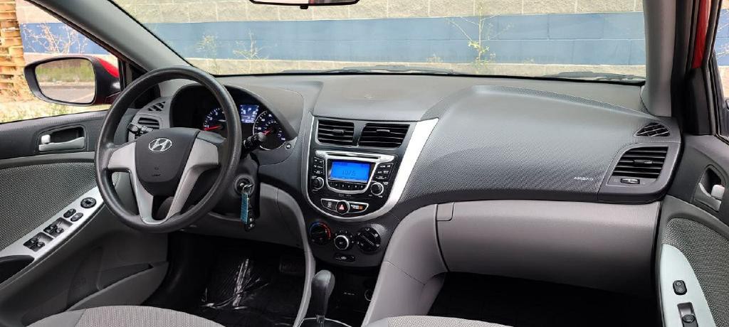 2013 Hyundai Accent Image 8