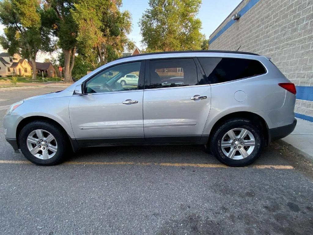 2010 Chevrolet Traverse Image 2
