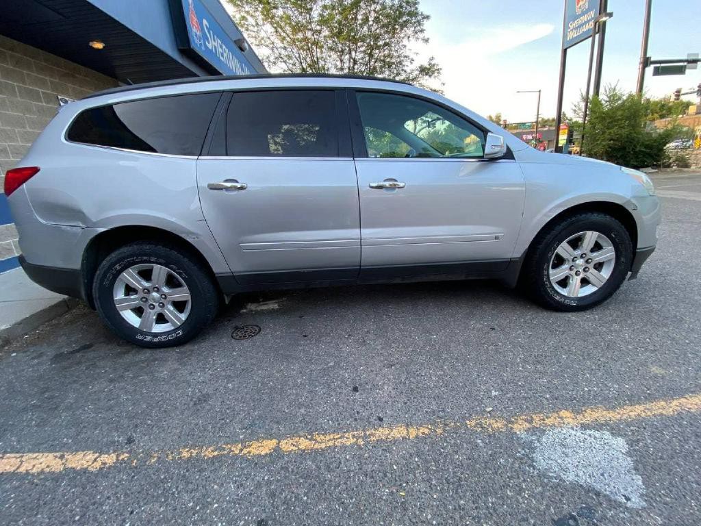 2010 Chevrolet Traverse Image 3