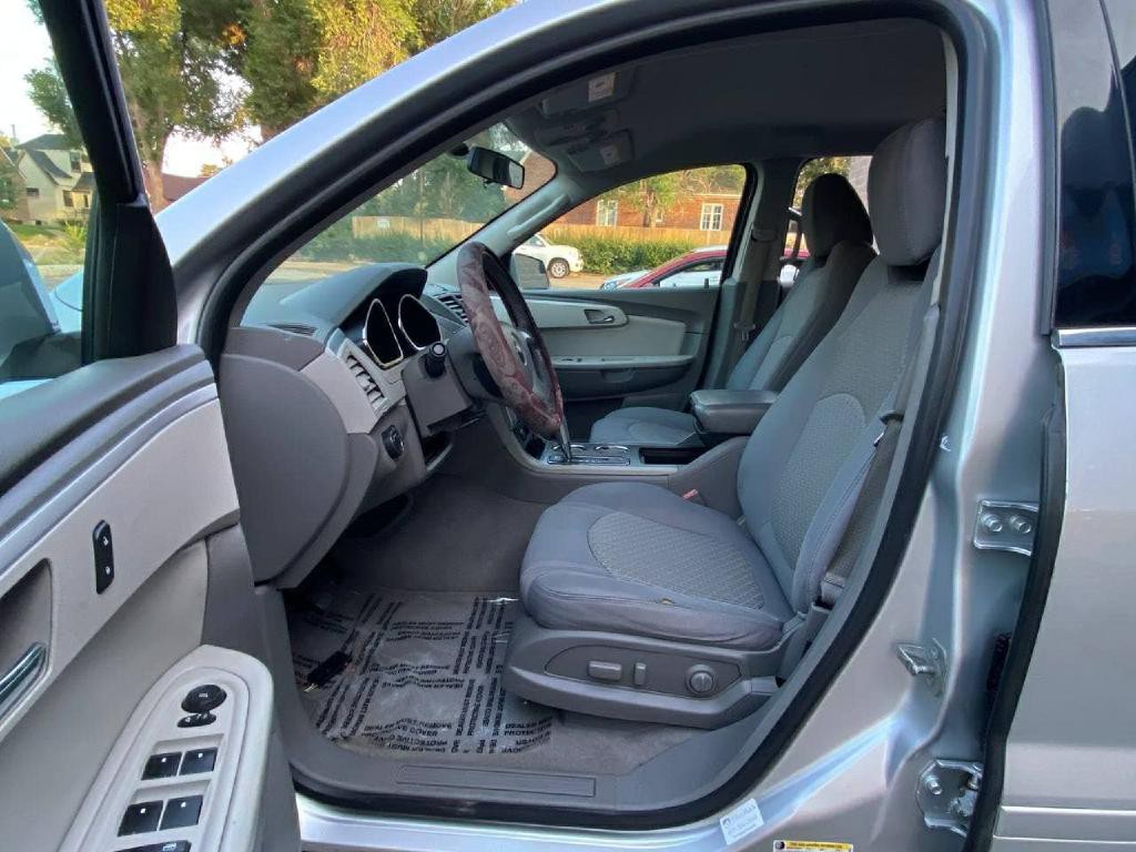 2010 Chevrolet Traverse Image 4