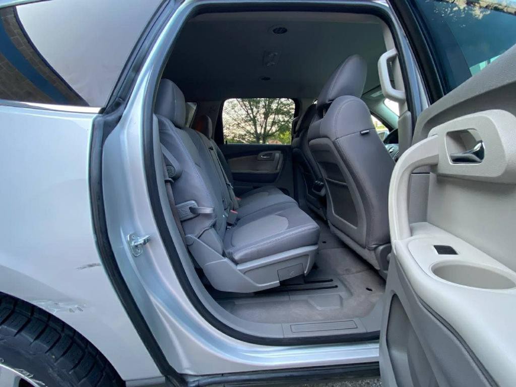 2010 Chevrolet Traverse Image 6