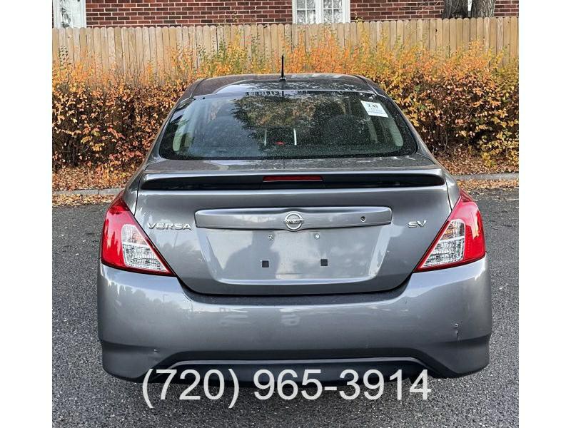 2017 Nissan Versa Image 3