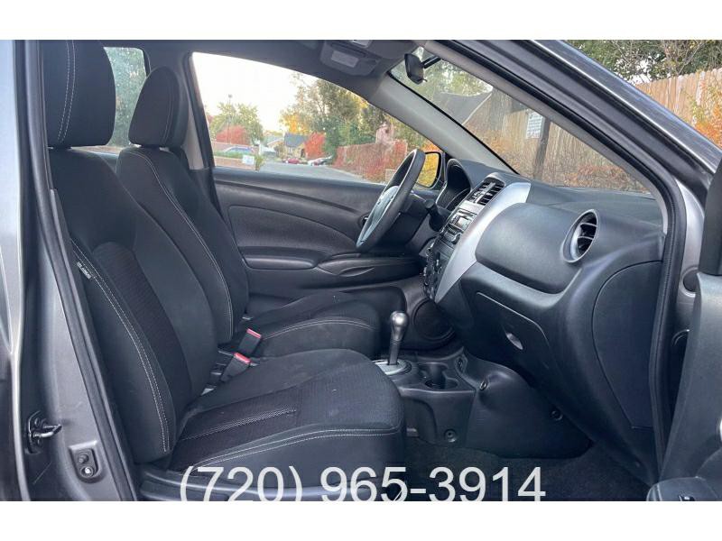 2017 Nissan Versa Image 4