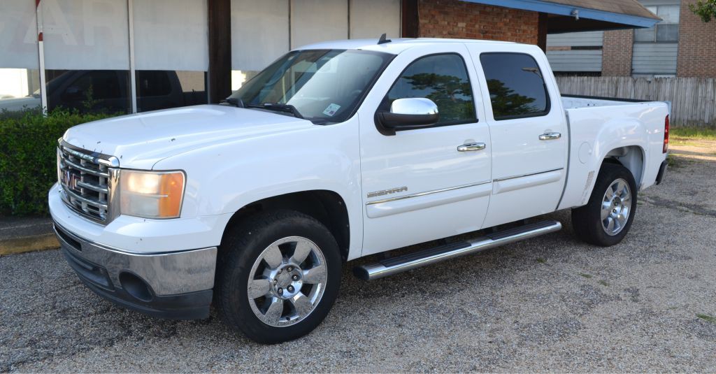 2010 GMC Sierra Image 2