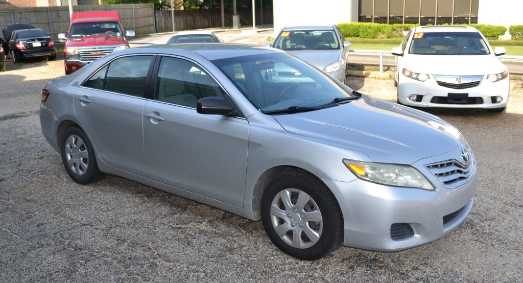 2011 Toyota Camry Image 2