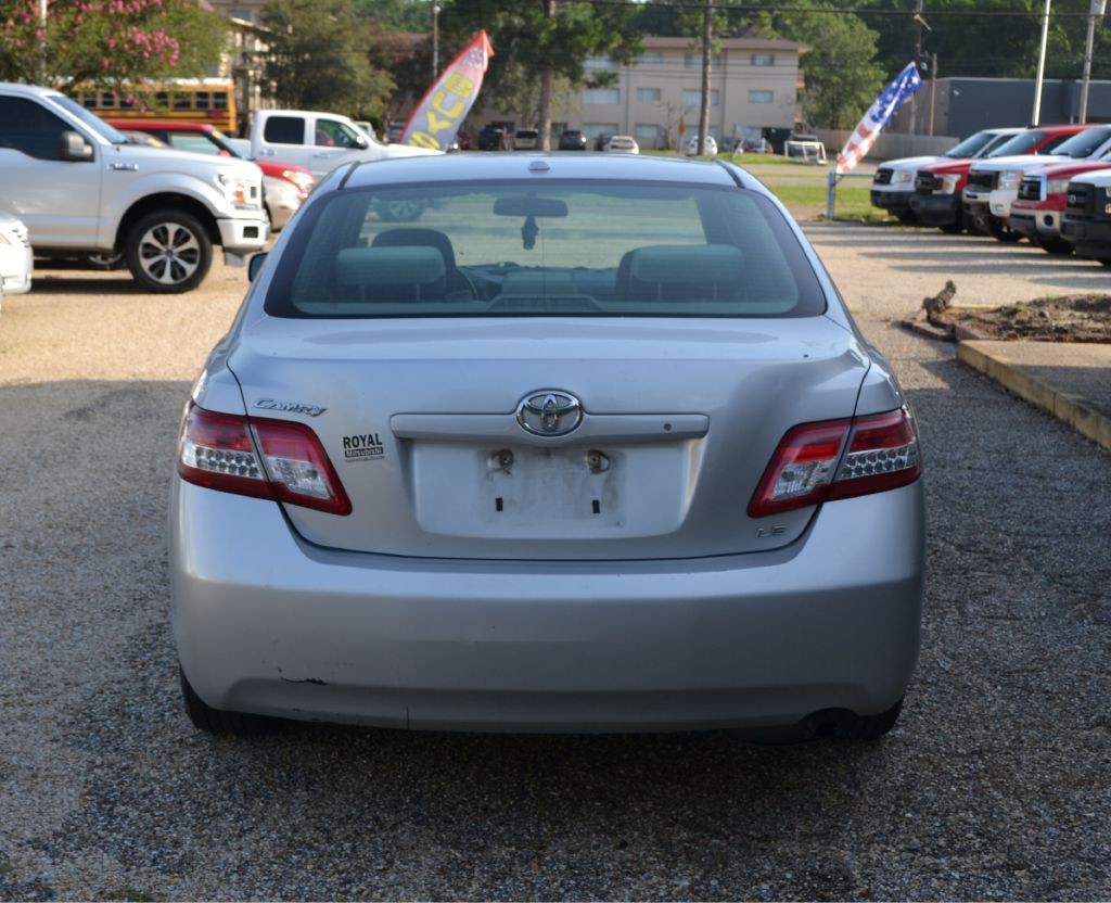 2011 Toyota Camry Image 4