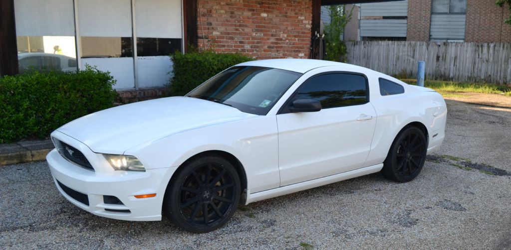 2013 Ford Mustang Image 2