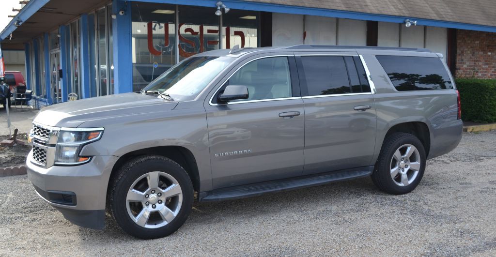 2018 Chevrolet Suburban Image 2