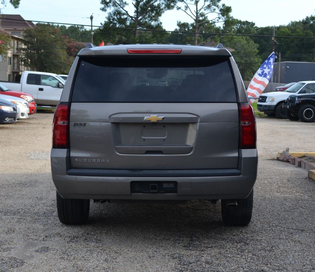 2018 Chevrolet Suburban Image 3