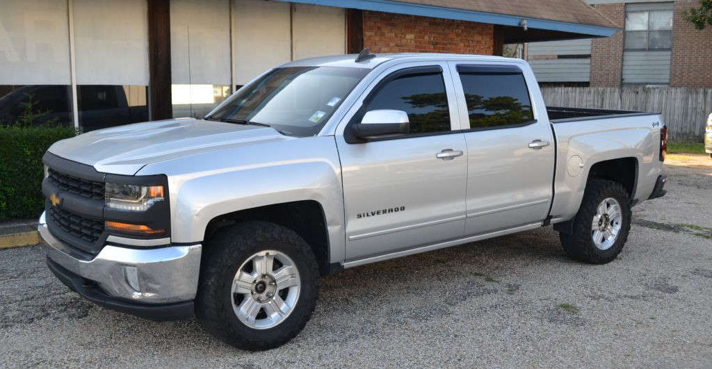 2017 Chevrolet Silverado 1500 Image 2