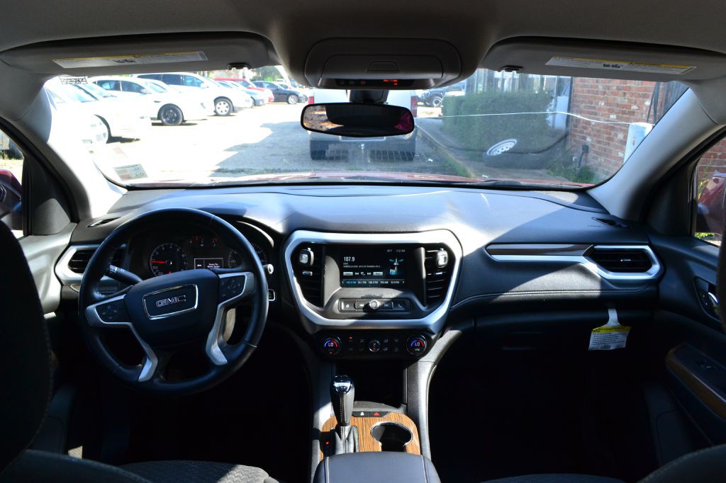 2017 GMC Acadia Image 8